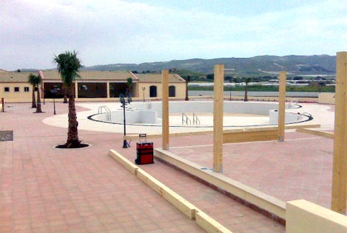 Realizzazione della piscina esterna