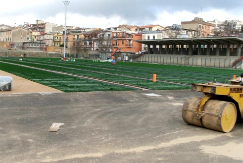 Realizzazione campo da gioco in erba sintetica